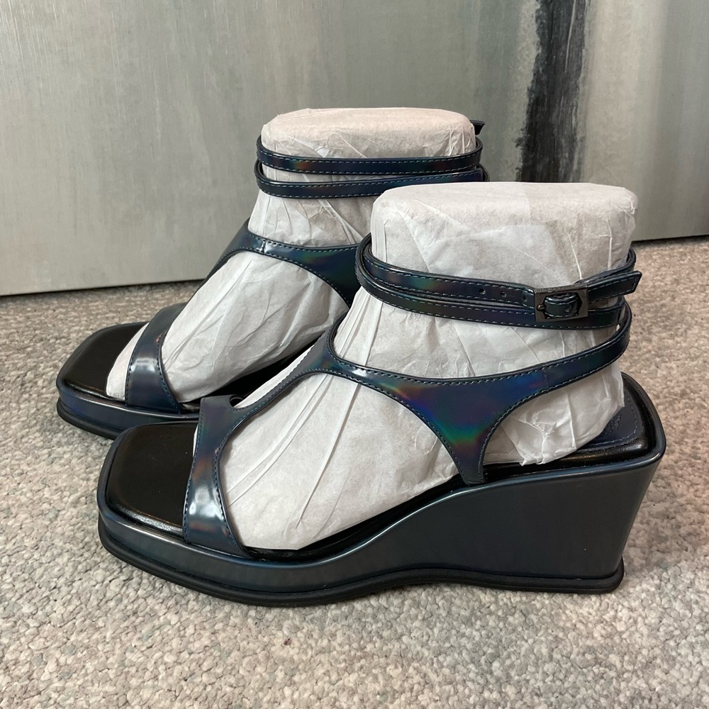 Vince Camuto Platform Wedge Sandal in Gunmetal Holographic ๐โจ - Size 7.5 (NIB) - Picture 8 of 16